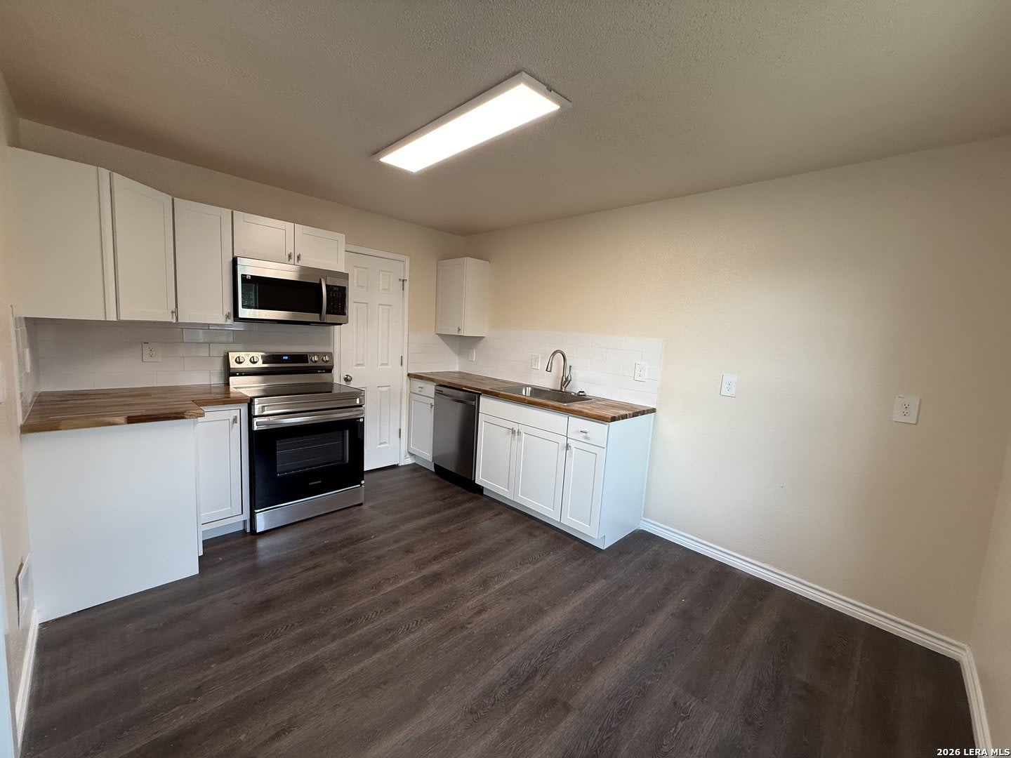 705 CROCKETT DR – photo 3