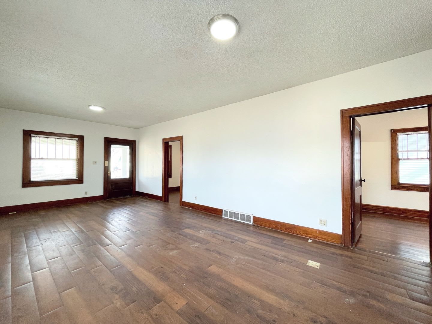 2 Bedroom 1 Bathroom Home – photo 3