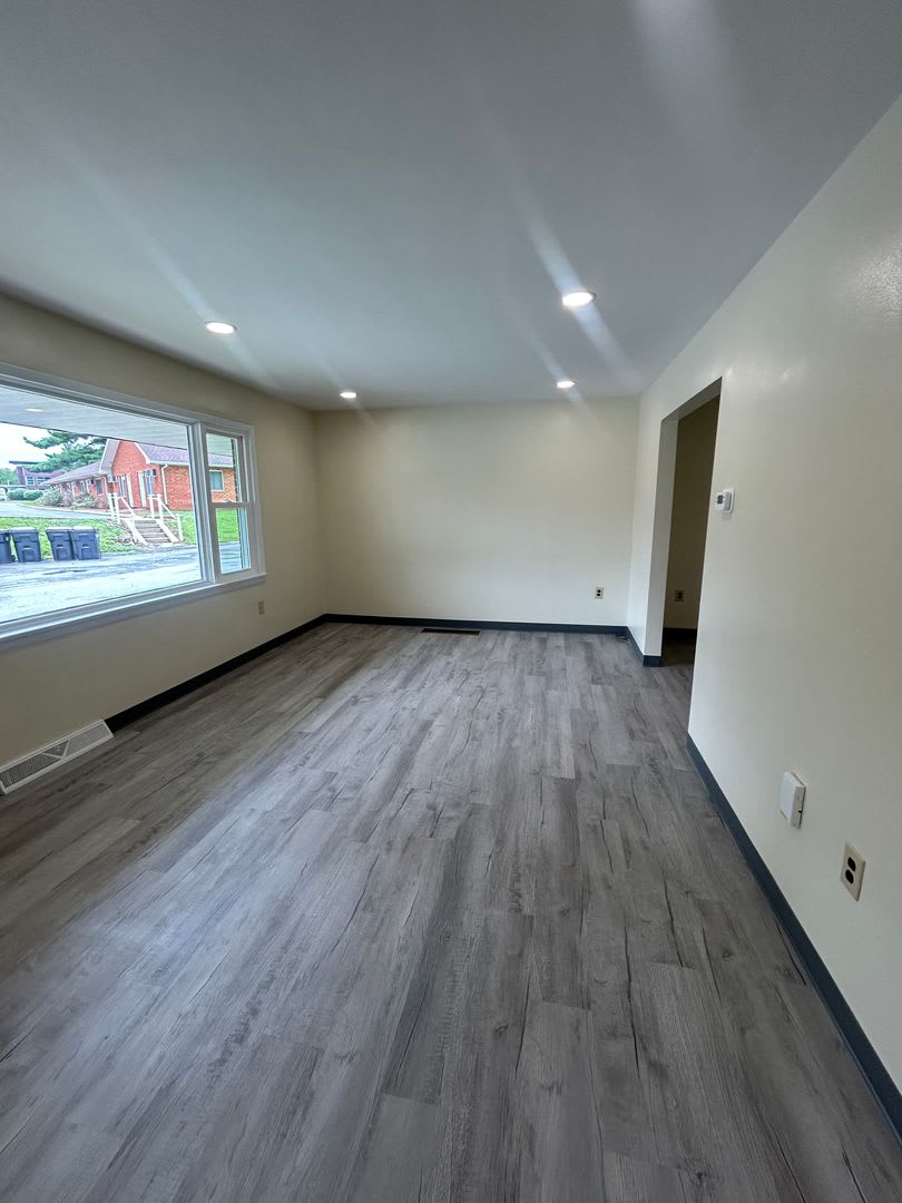 3 bedroom, 1 bath house – photo 4