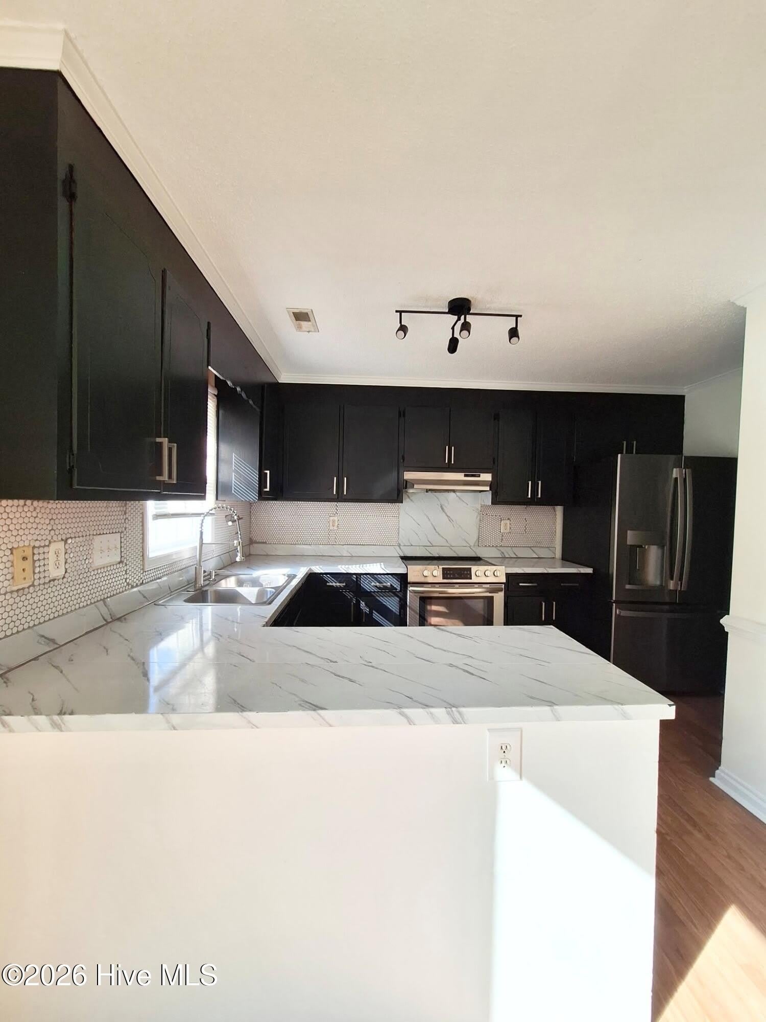 3995 Sterling Pointe Drive – photo 5