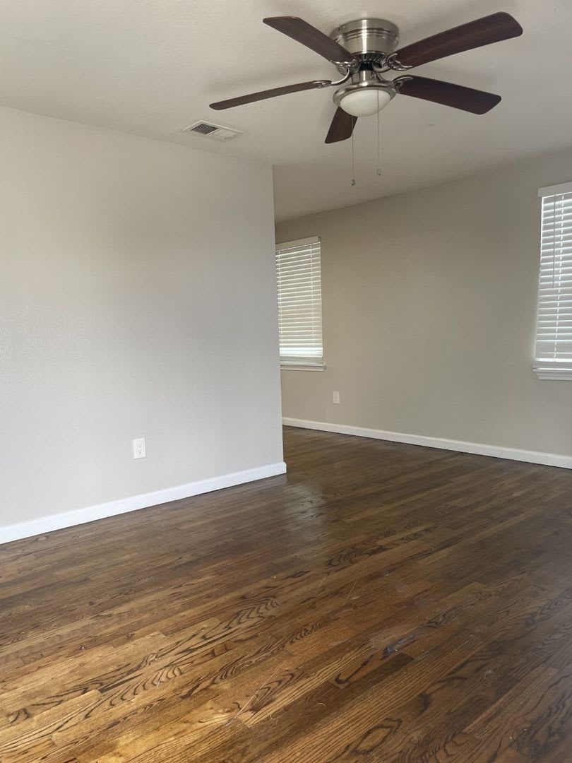 Reduced Deposit And Free Weeks Updated 2Br W Granite Counters Wood Floors Prime Location Near Shopping – photo 2