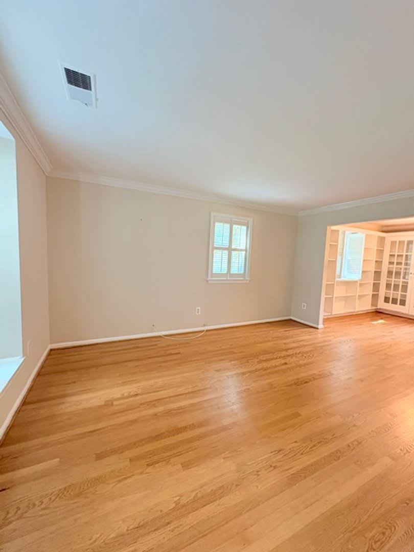 Fabulous Sun Splashed 3 BR, 2.5 BA Townhome in Kenwood Forest! – photo 2