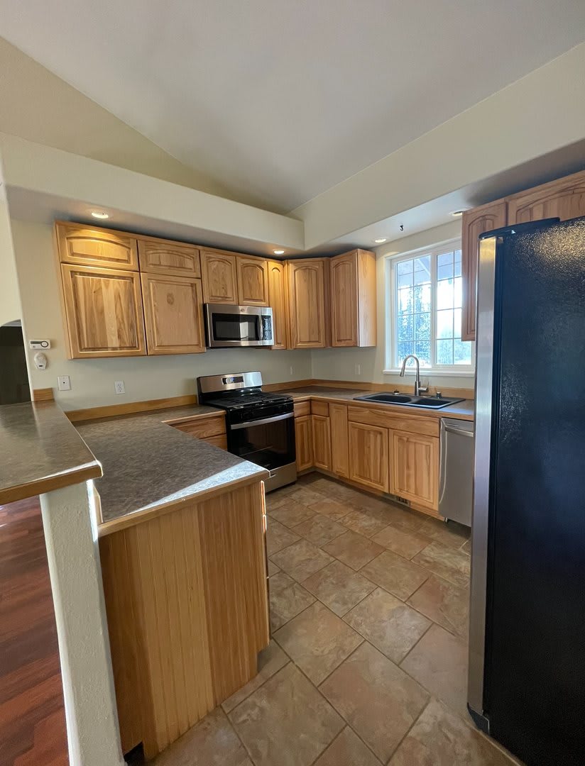 Private and conveniently located 3 bedroom/ 2 bath Ranch home with oversize 2 car garage on over an acre! – photo 5