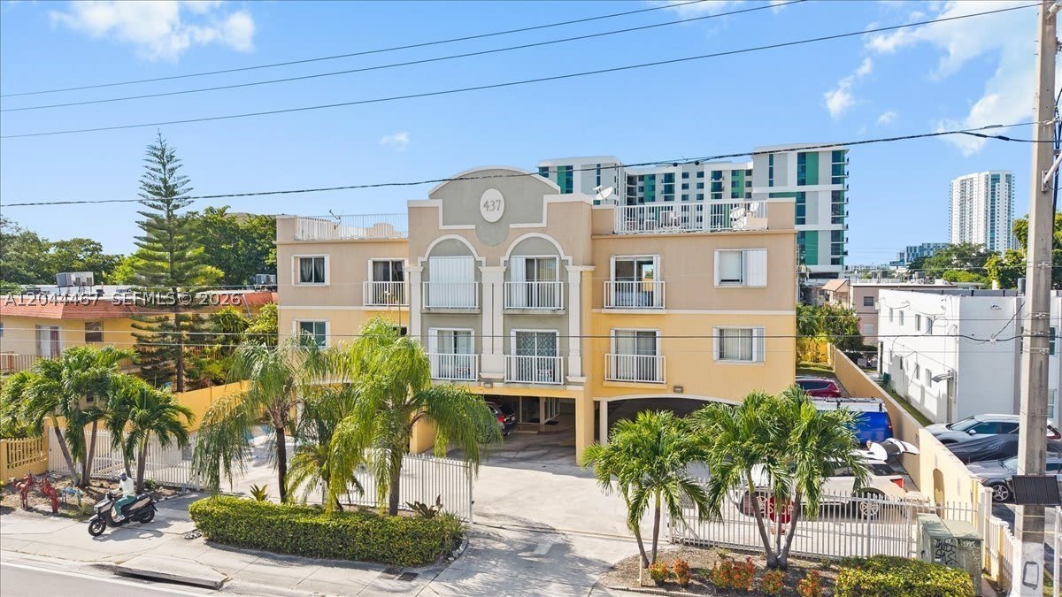 437 SW 7th St – photo 3
