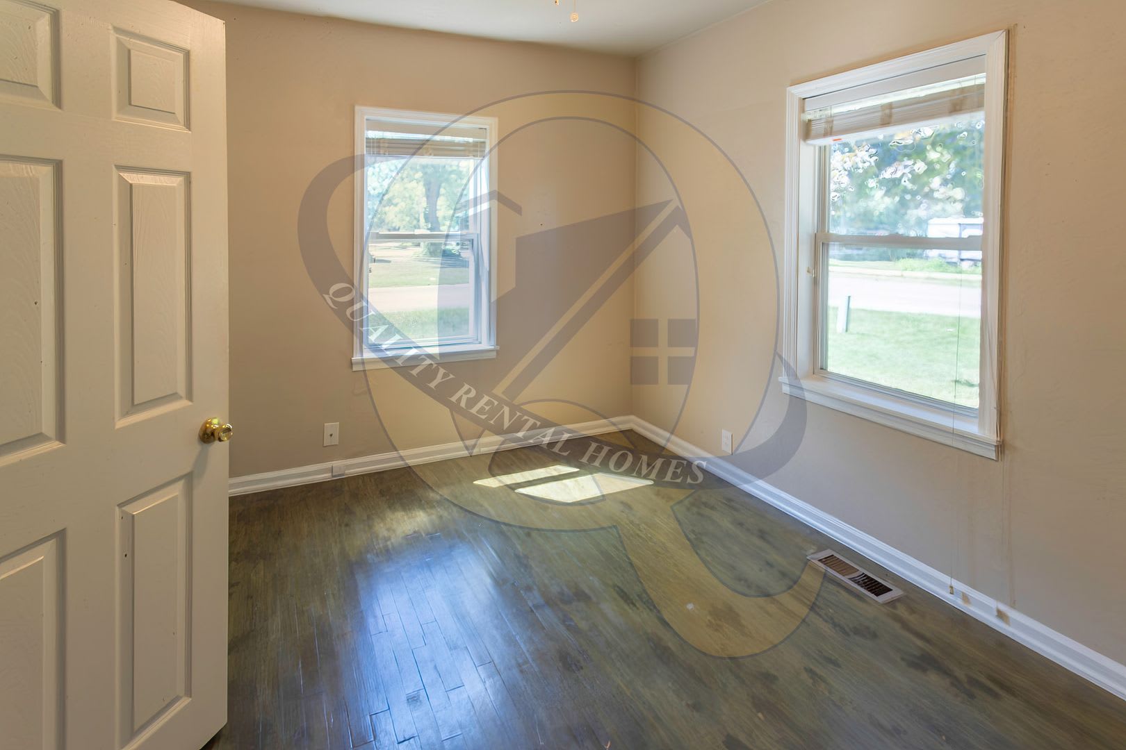 Well-maintained, Updated 2-bedroom home on double lot. – photo 5