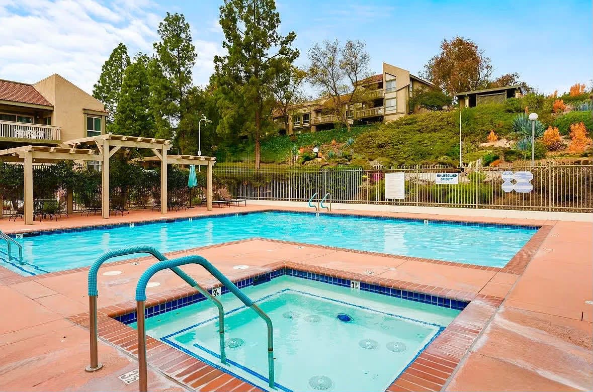 348 Chestnut Hill Ct Apt 23 – photo 3