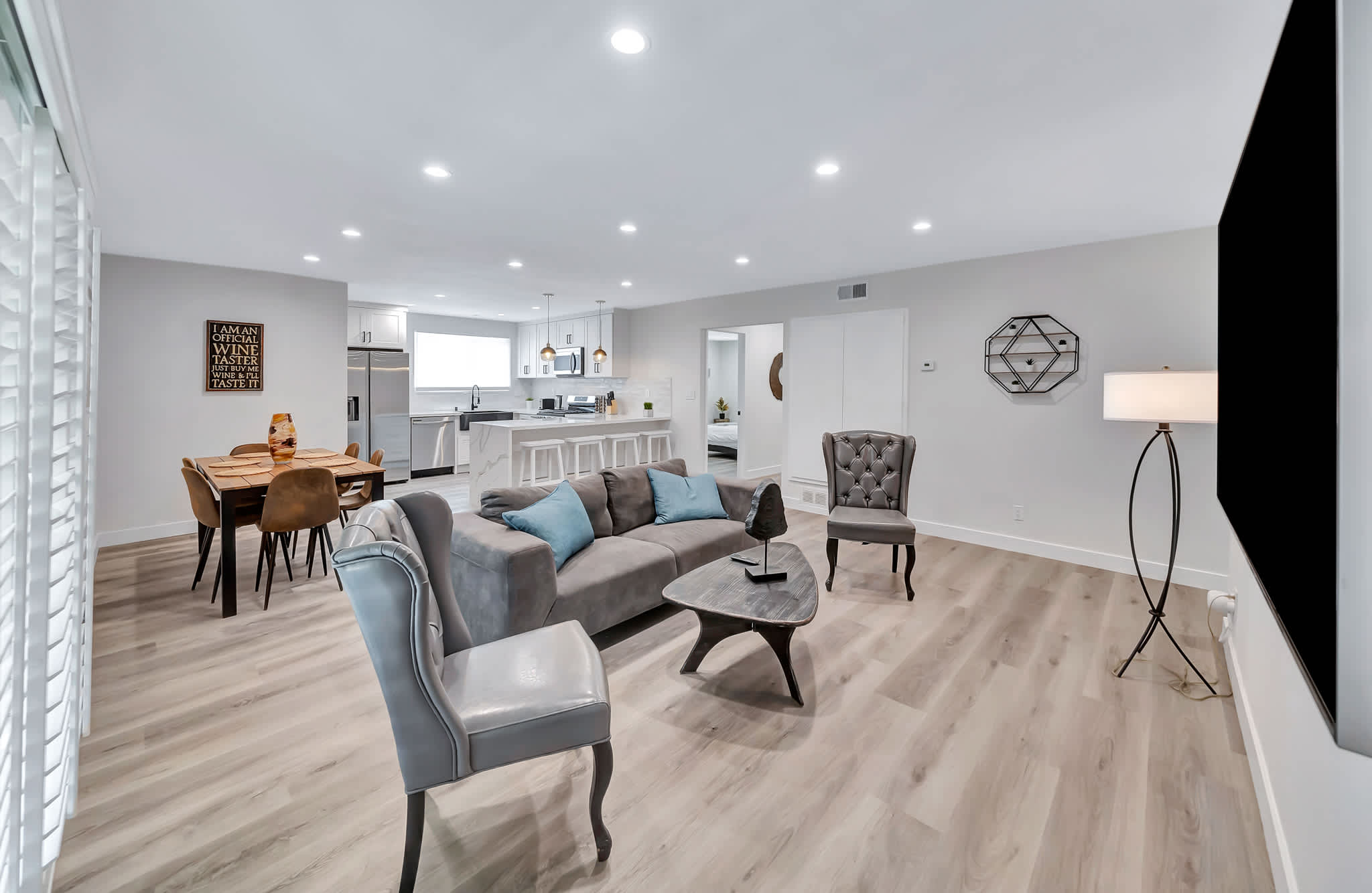 23714 Archwood St – photo 2