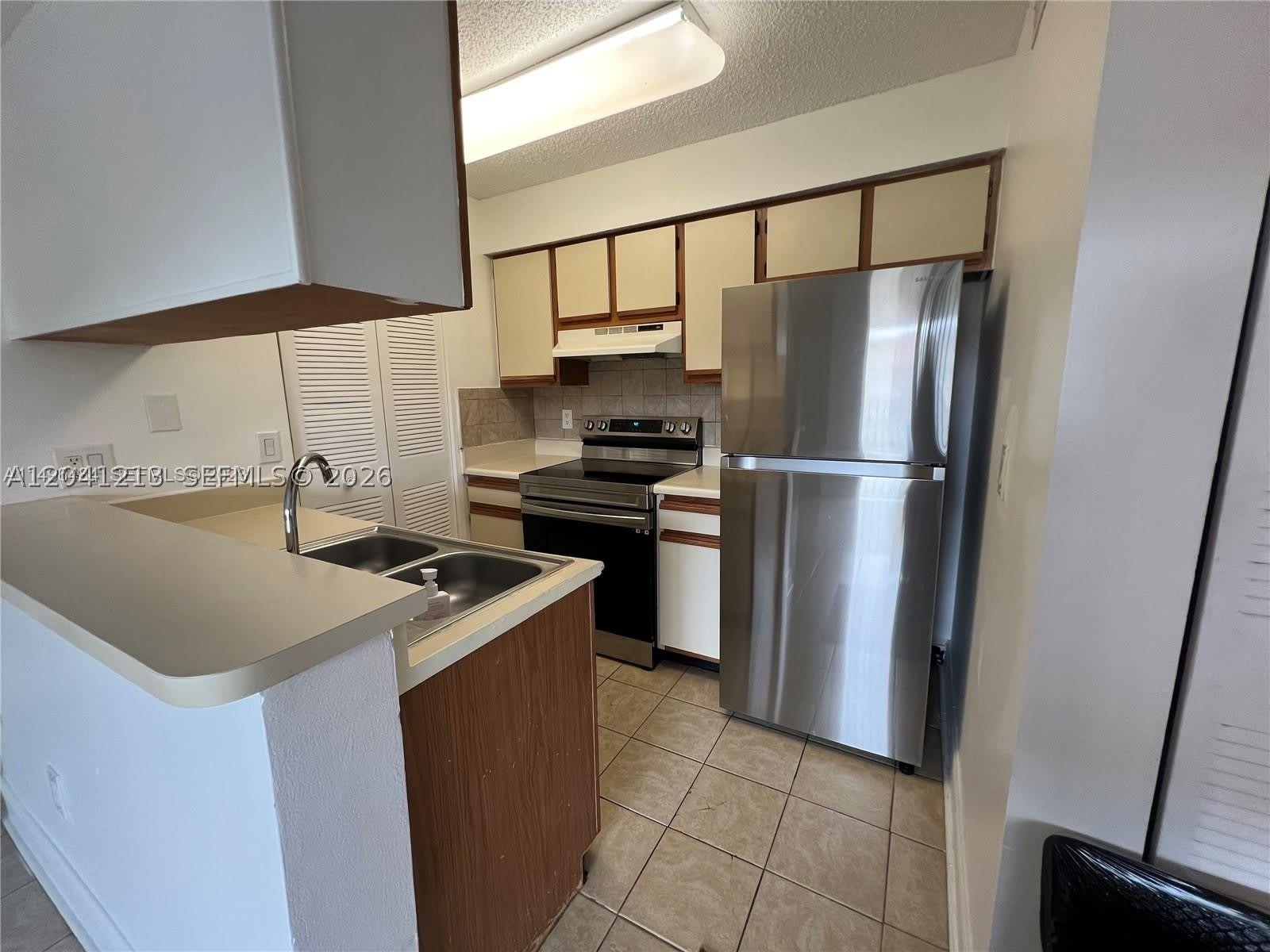 1227 SW 46th Ave – photo 4