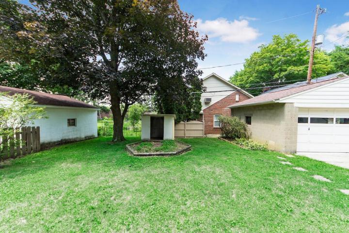 Worthington Schools, Wilson Hill, 3BR Home, fenced in yard, 2 car garage – photo 3