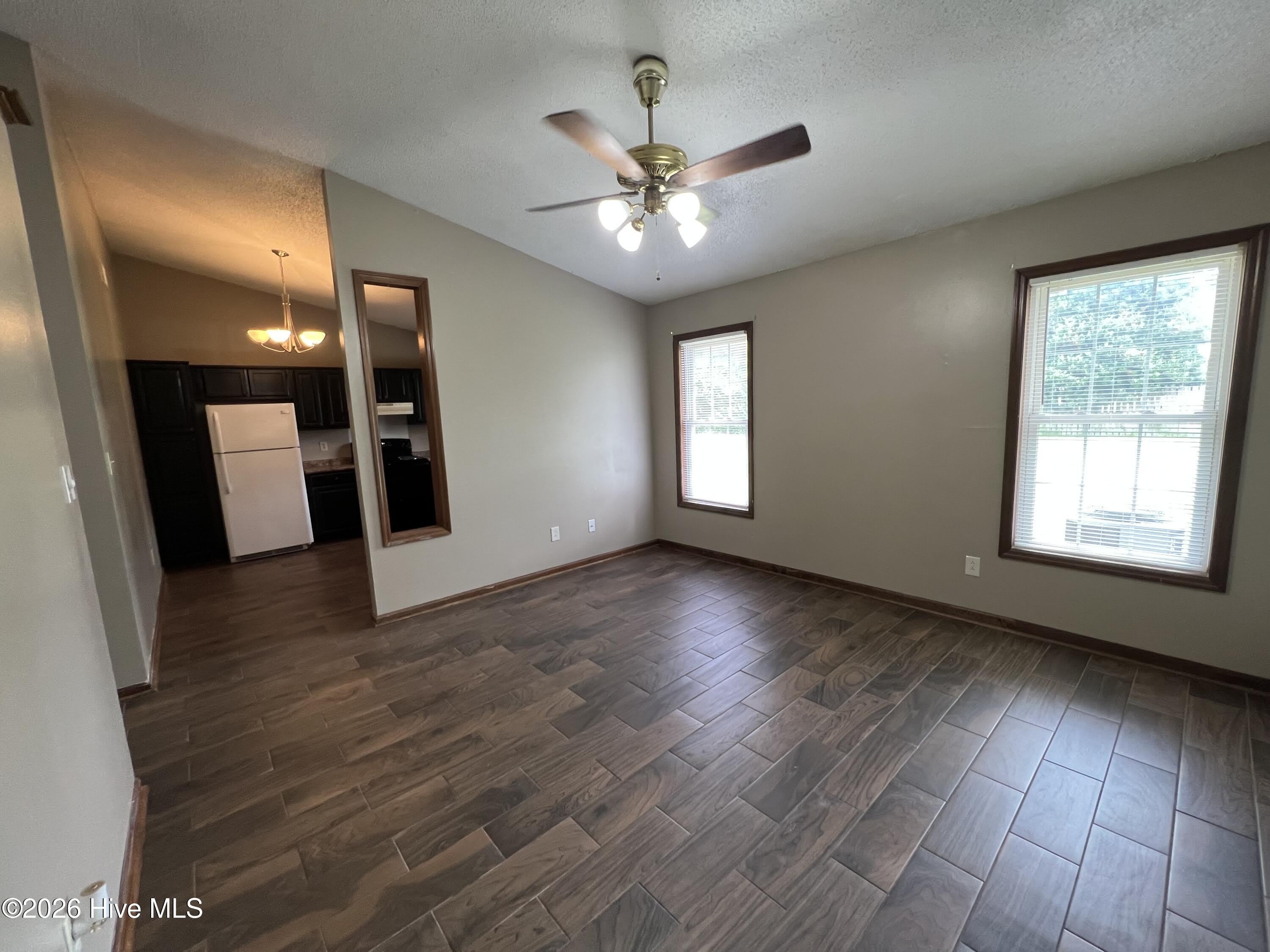 725 Pinewood Drive – photo 2