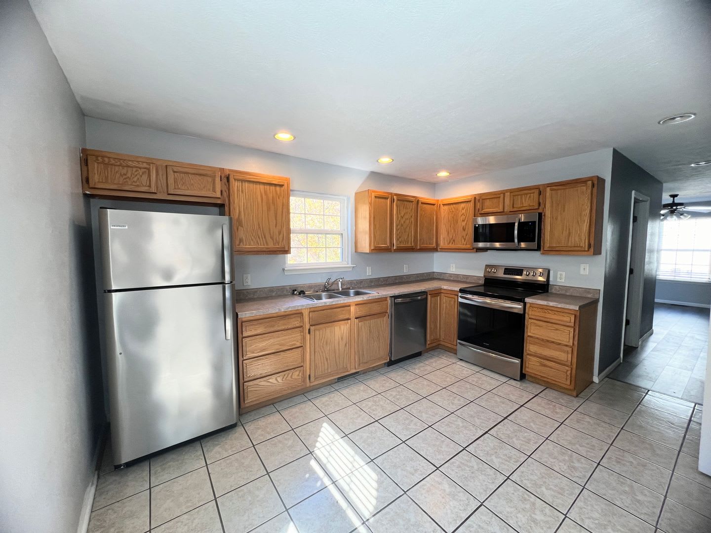 Fenced home close to FLW! – photo 3