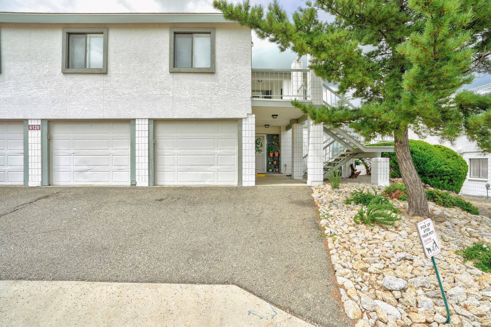 College Students Welcome! Rent this 3 Bedroom, 2.5 Bathroom Condo for Rent! – photo 1