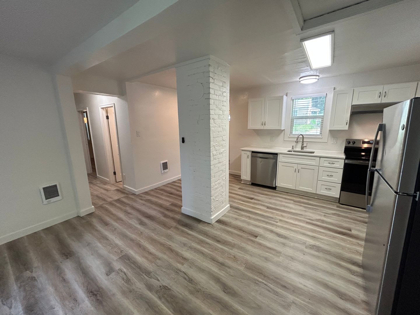 Cute 3 Bedroom, 1 Bathroom House on Sunset Hill! – photo 4