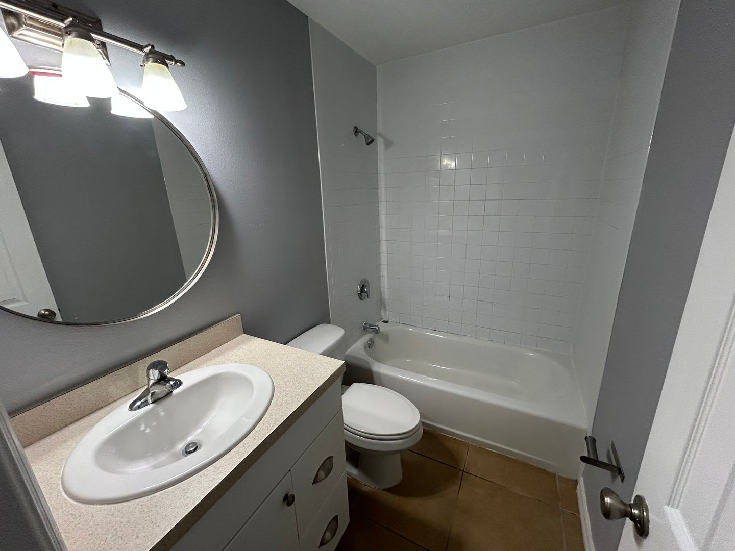 Amazing Upstairs Unit Available Centrally Located In Sarasota S Best Area – photo 5
