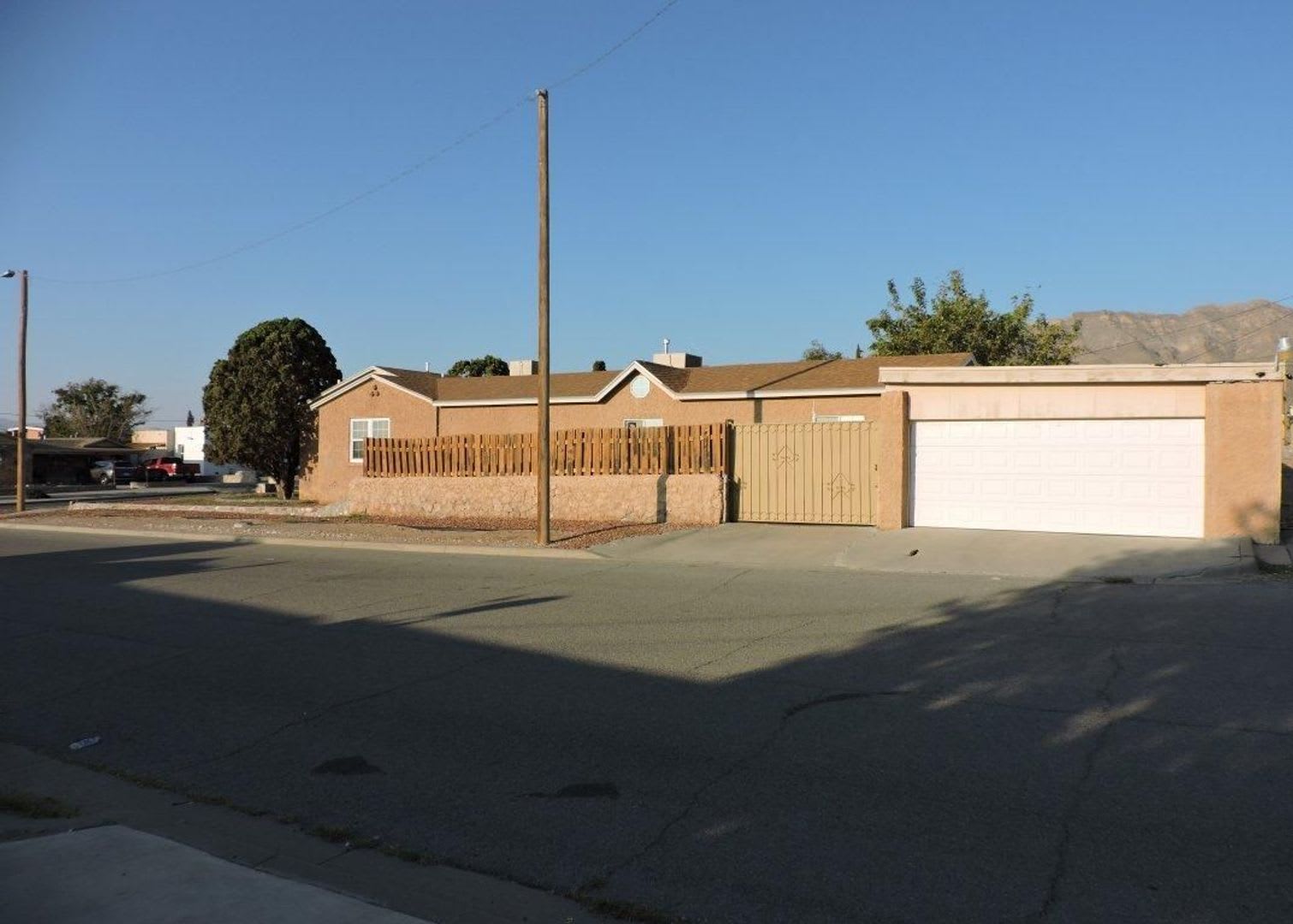 Spacious 3bed 2bath with Large Backyard! – photo 4