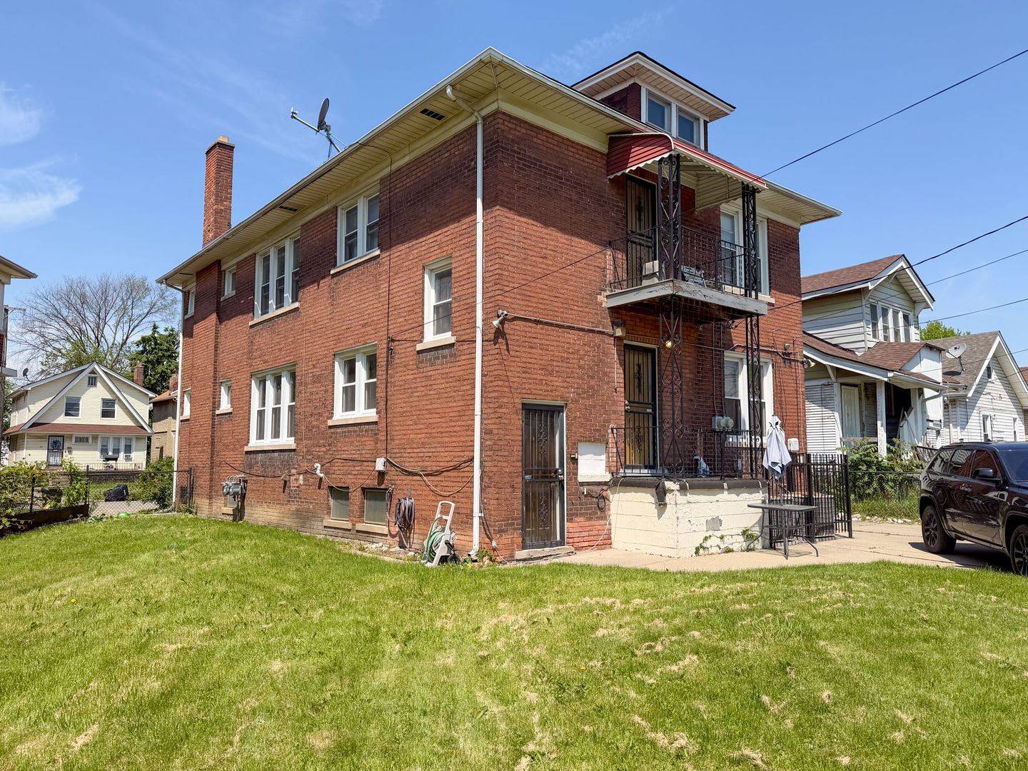 Beautiful Brick lower duplex unit – photo 3