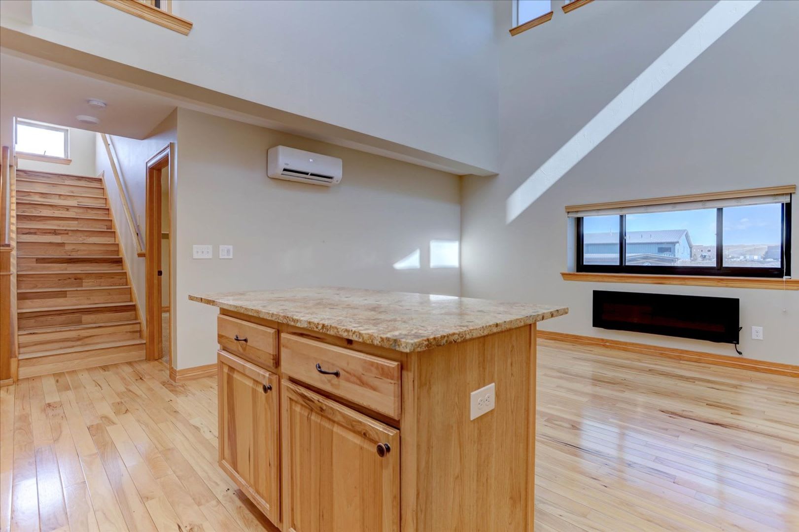 Caretaker Unit Available, Utilities Included, Mountain Views! – photo 5