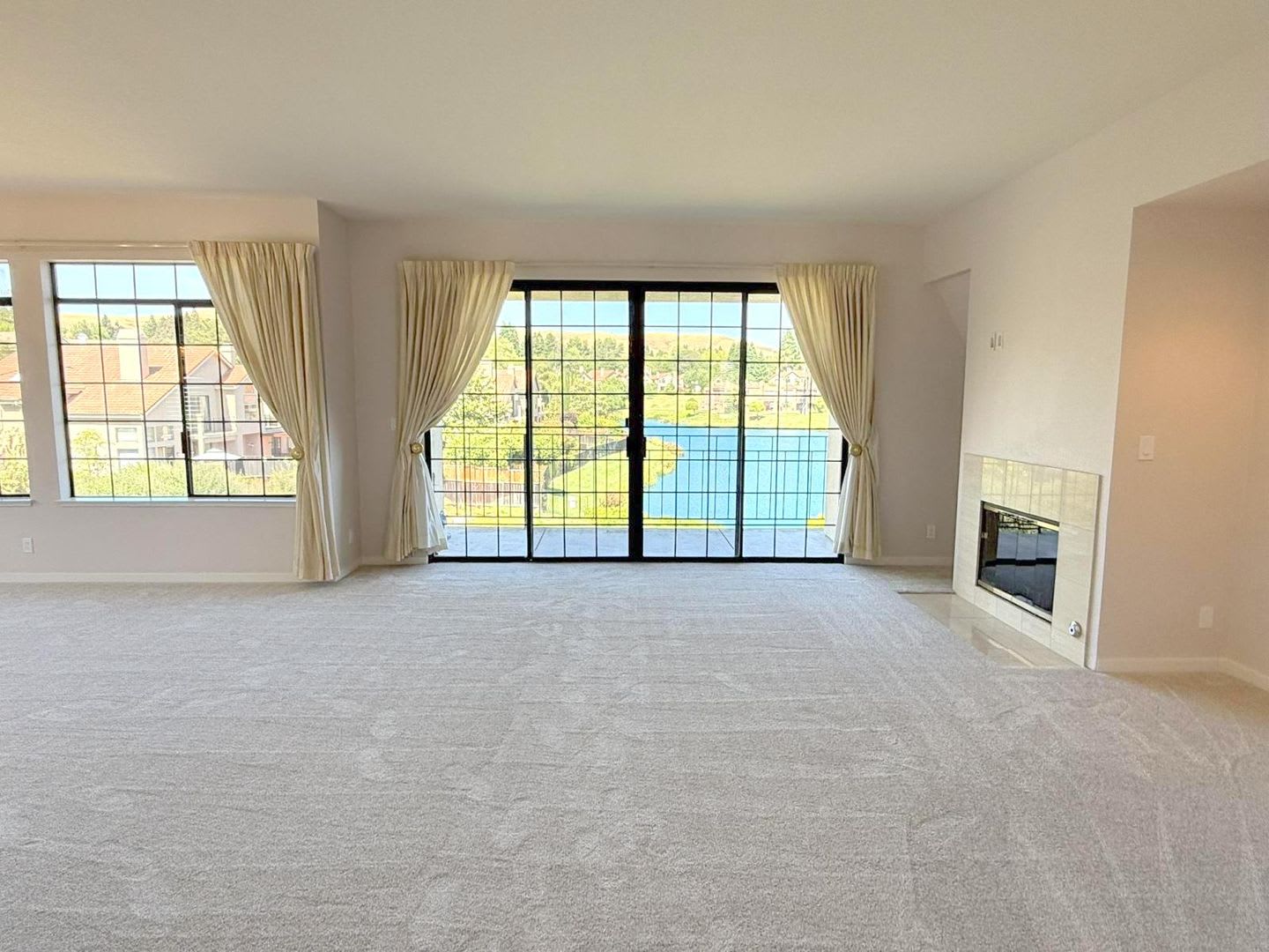 Beautiful Lakefront Condo Home With Spectacular Views of the Lake at Canyon Lakes – photo 5