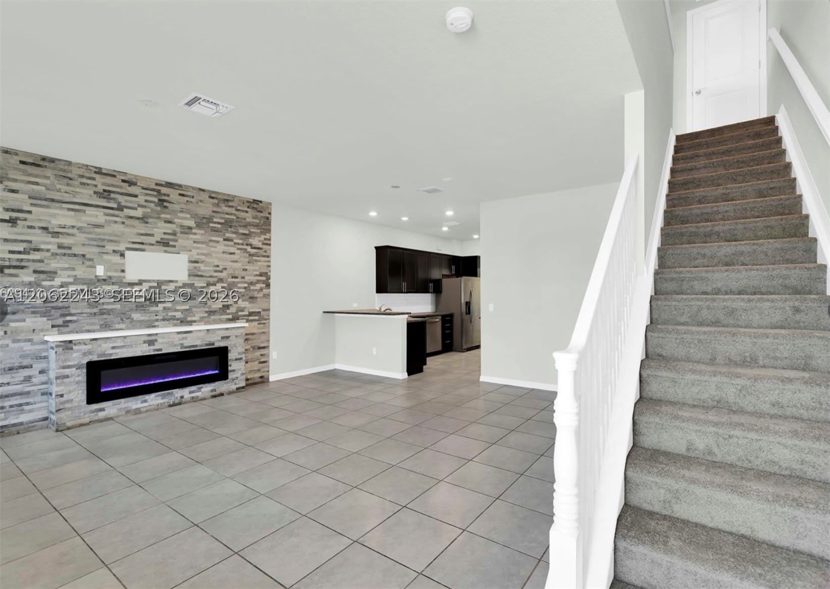 1240 Eucalyptus Dr – photo 5