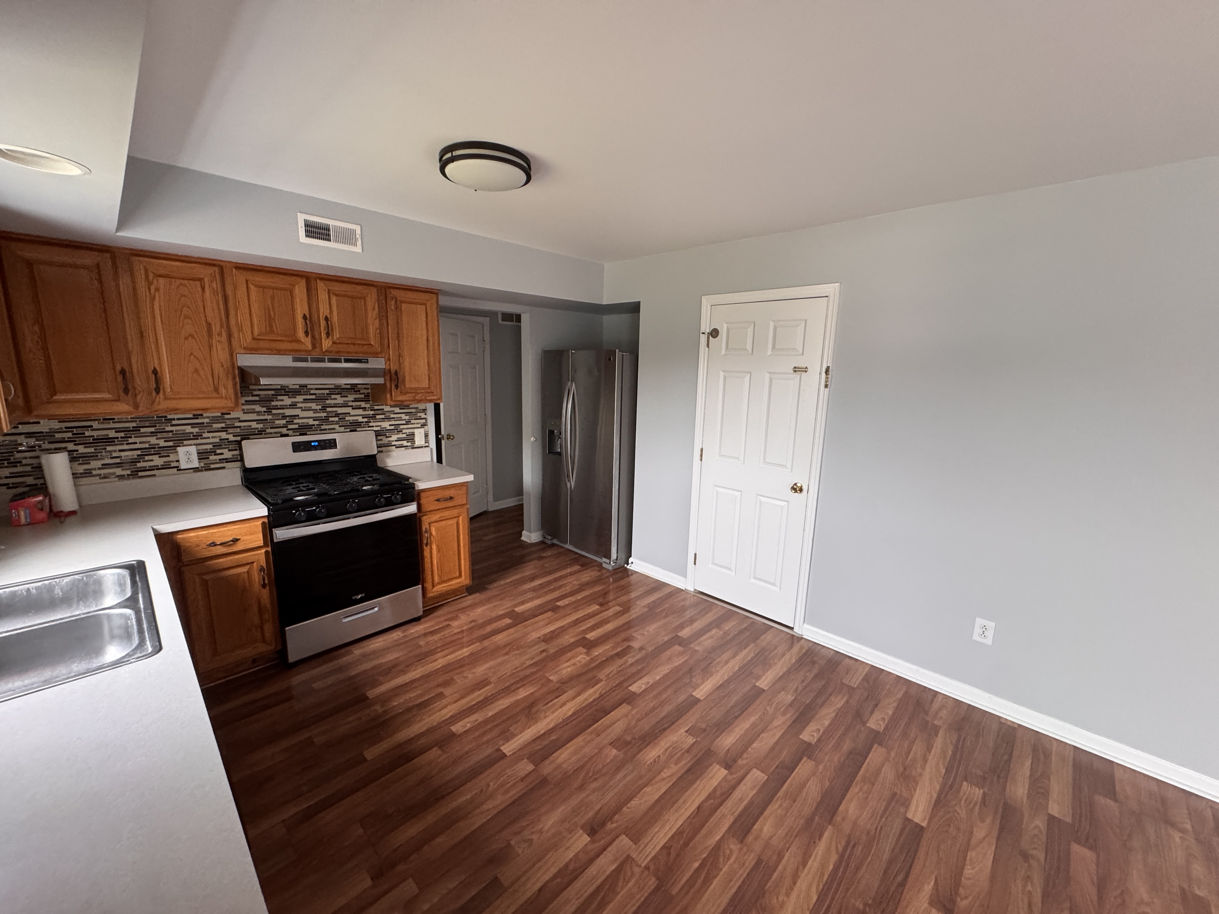 384 Oneida Dr – photo 5