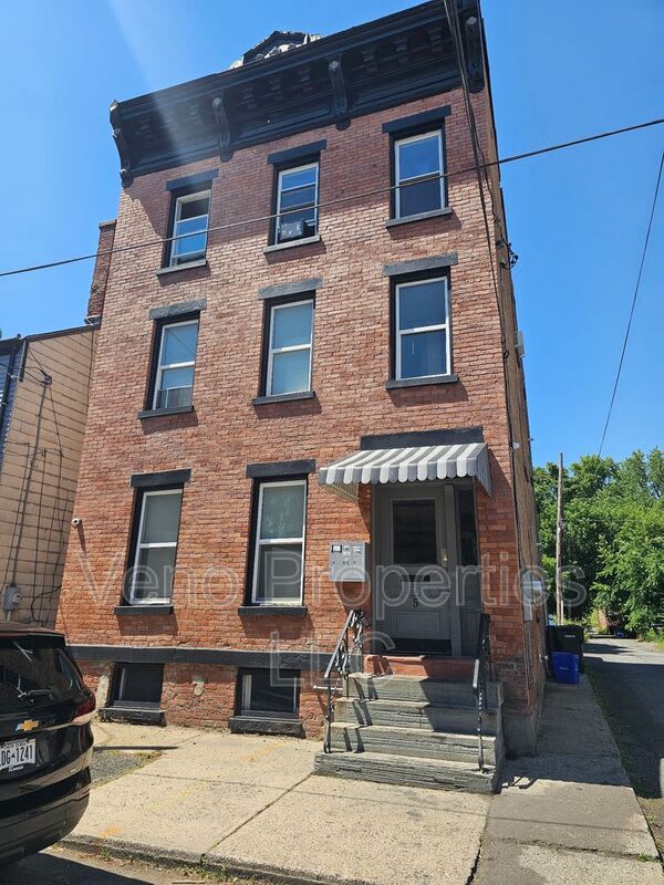 5 Marshall St. – photo 1