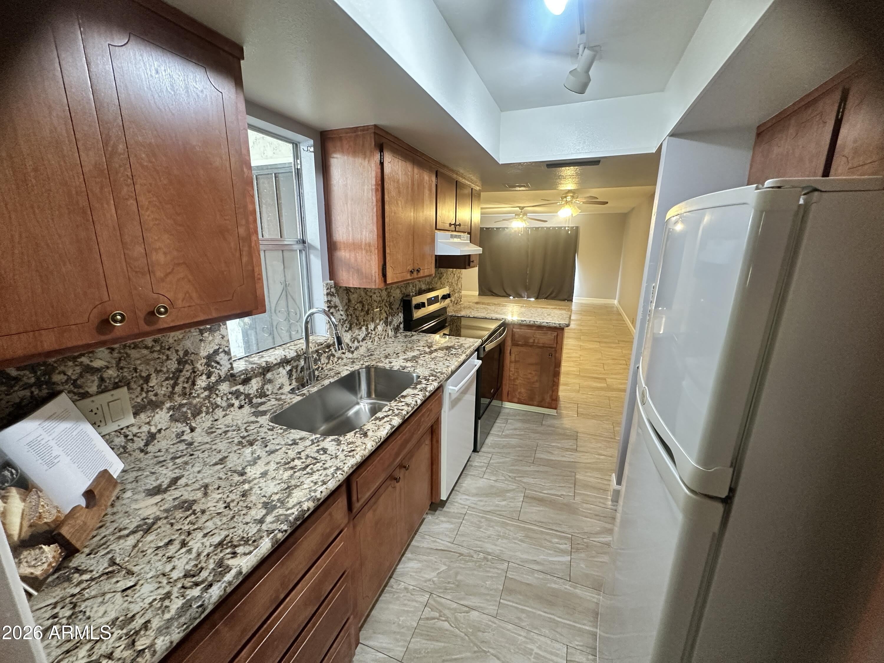 5208 S HAZELTON Lane – photo 1