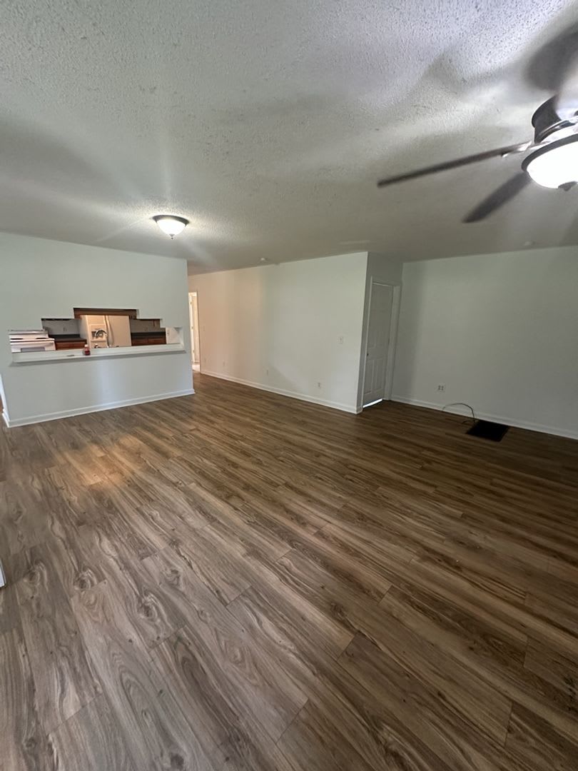 Quiet 3 Bedroom 2 Bath With Creek Access Pet Friendly – photo 3