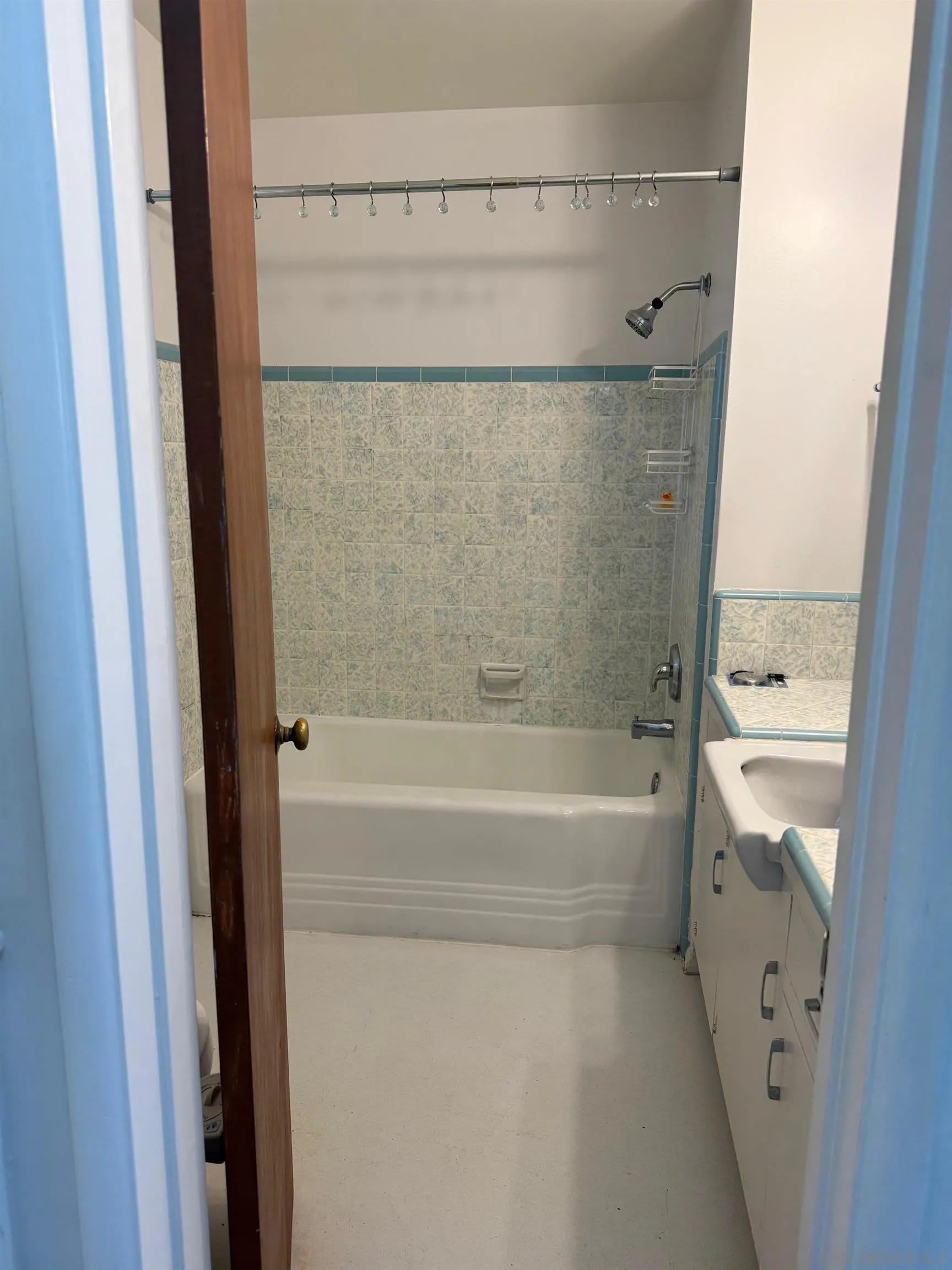 471 E Ave – photo 4