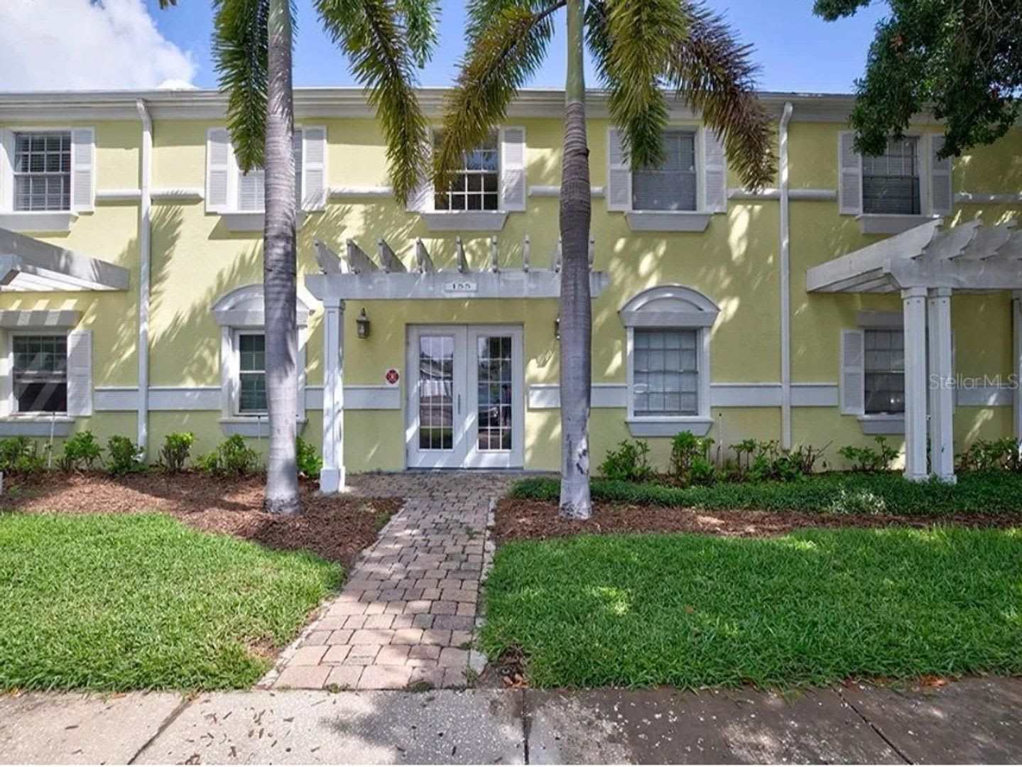 2/1 condo with waterfront view – photo 3
