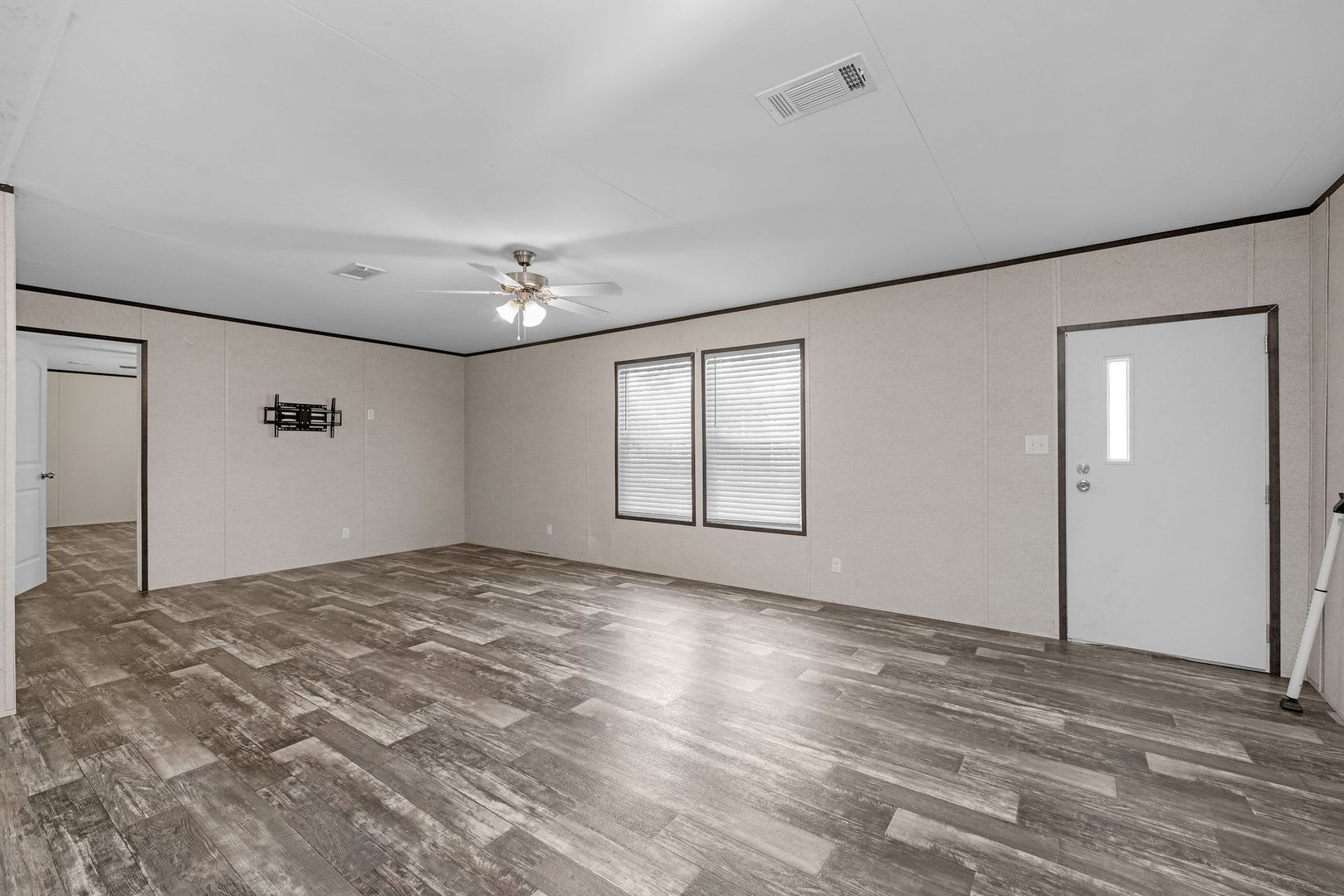 Spacious 5-Bedroom Home with Huge Fenced Yard in Milton! – photo 5