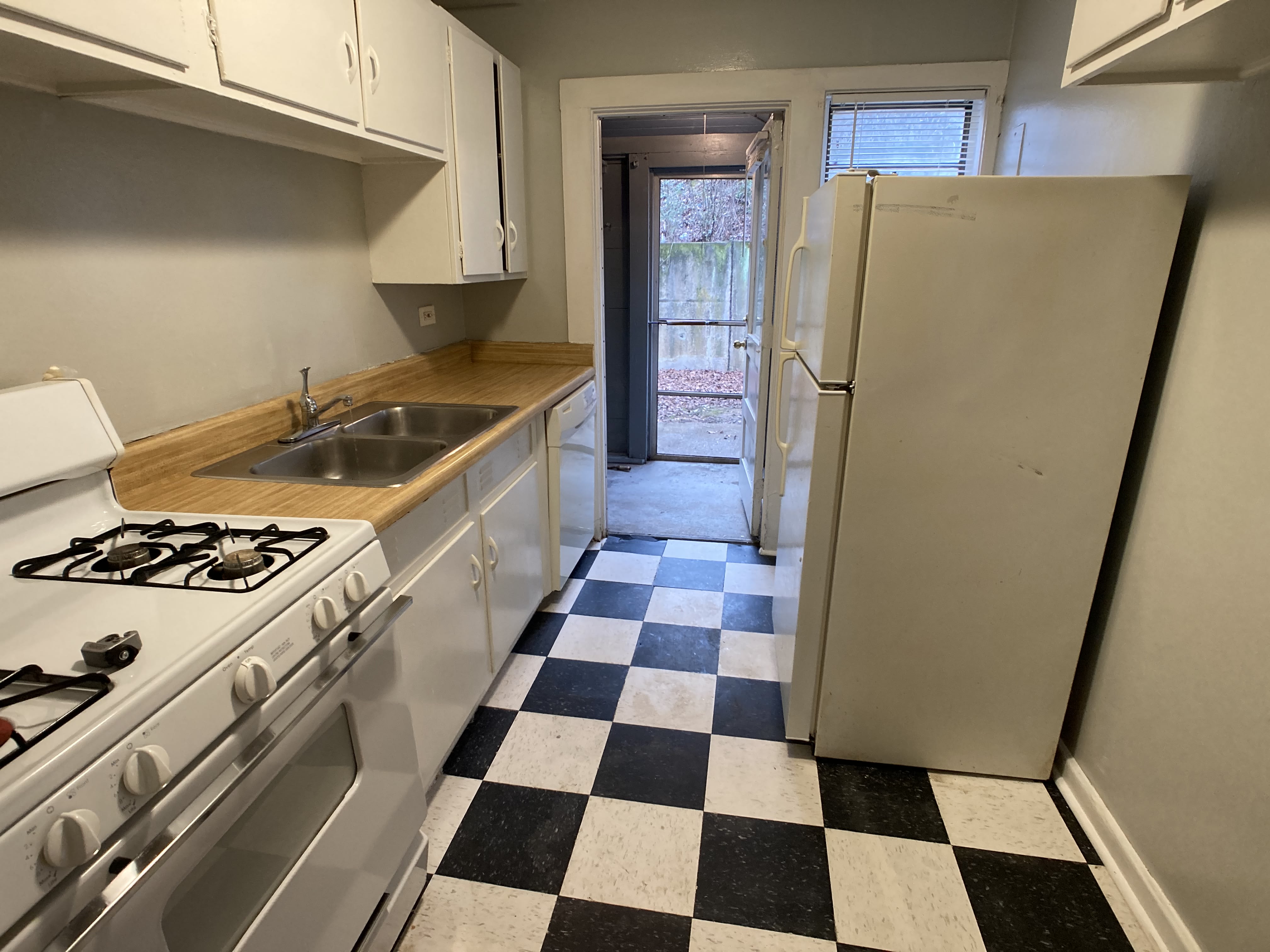 1640 Valley Ave – photo 2