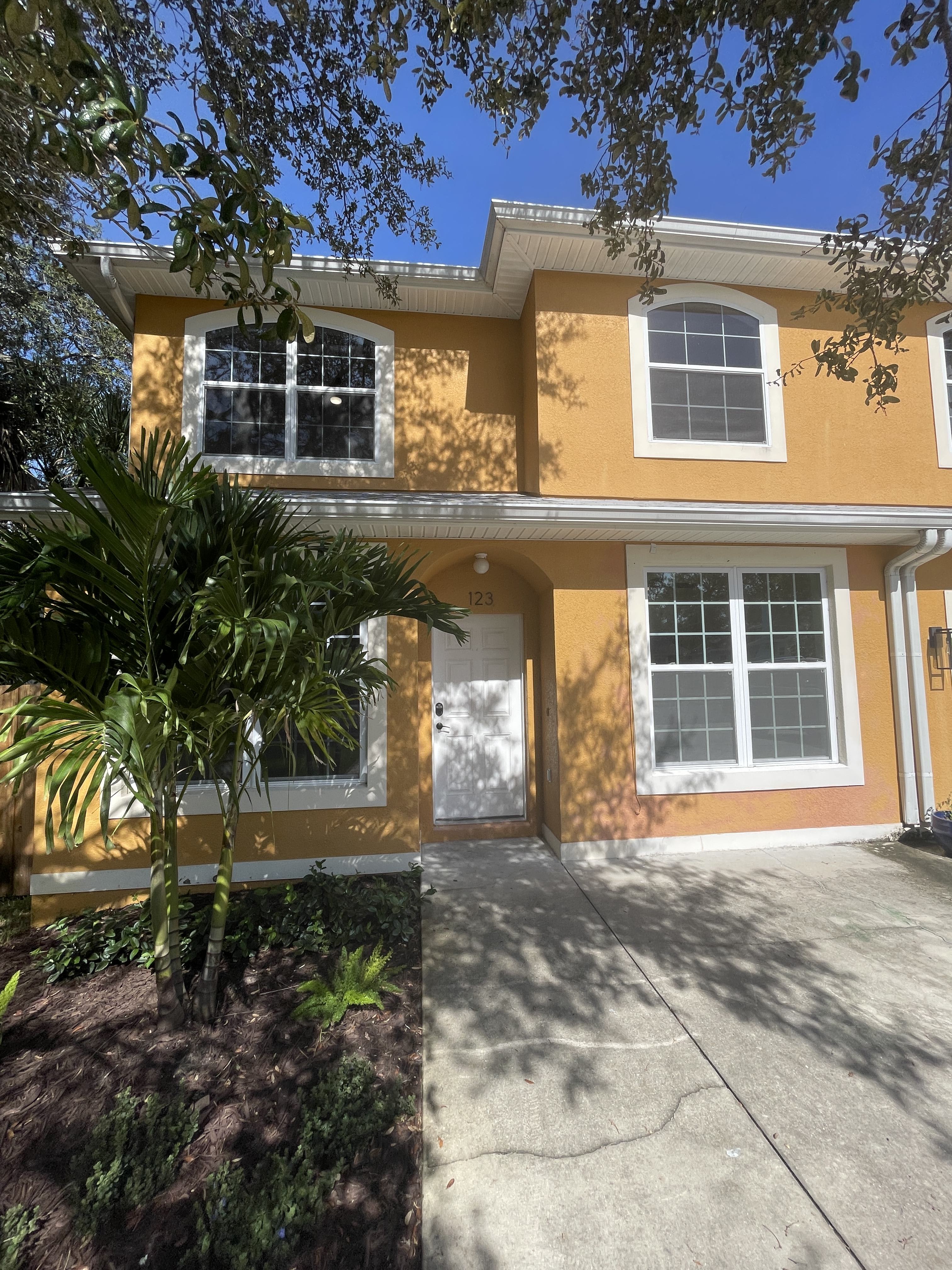 123 Kenwood Ave – photo 1