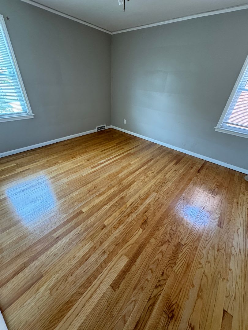 COMING SOON! 3-Bedroom Brick Colonial in Greenwich – photo 4