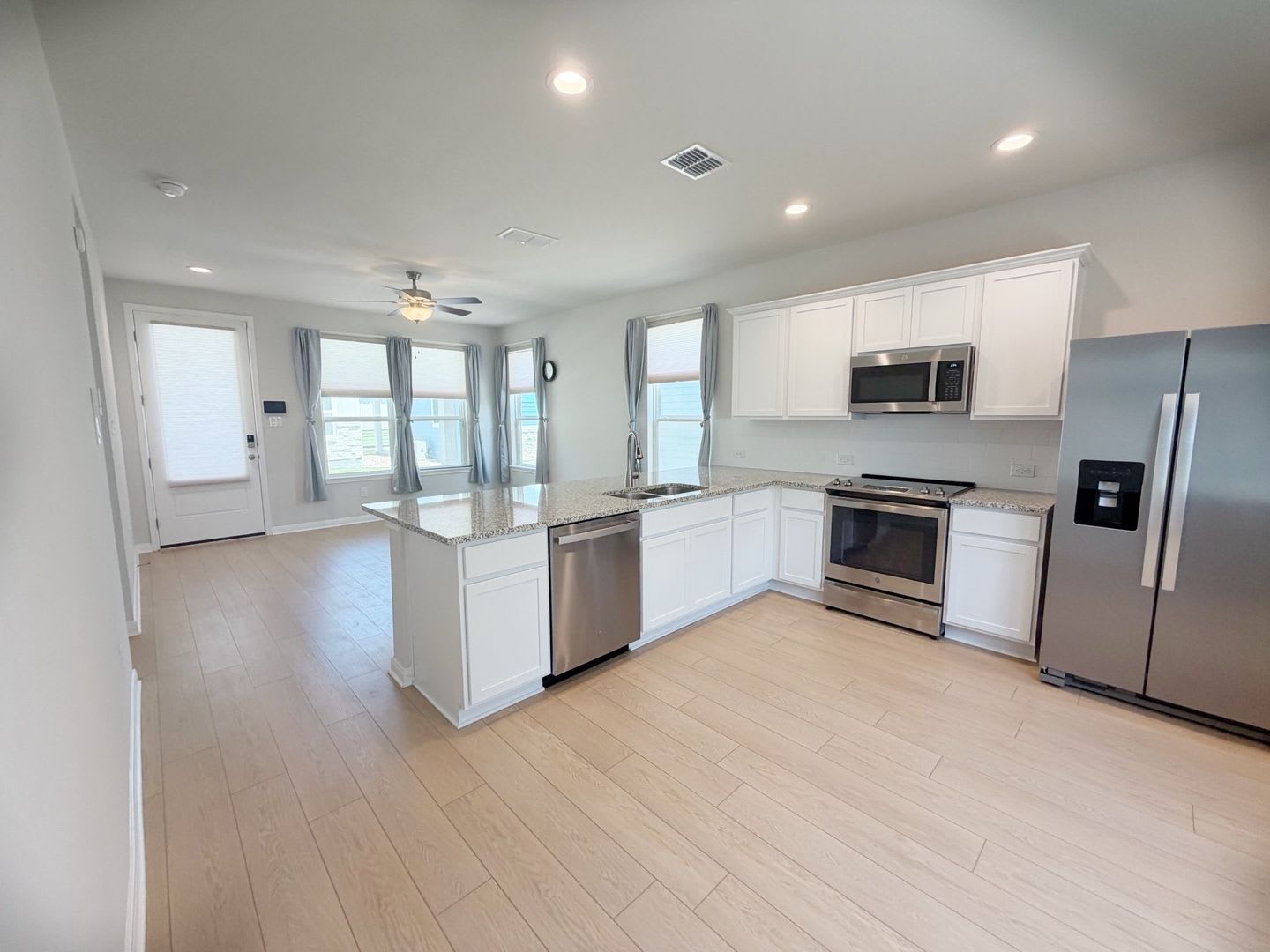 2 Bed / 2.5 Bath Home Ready for Lease! – photo 5