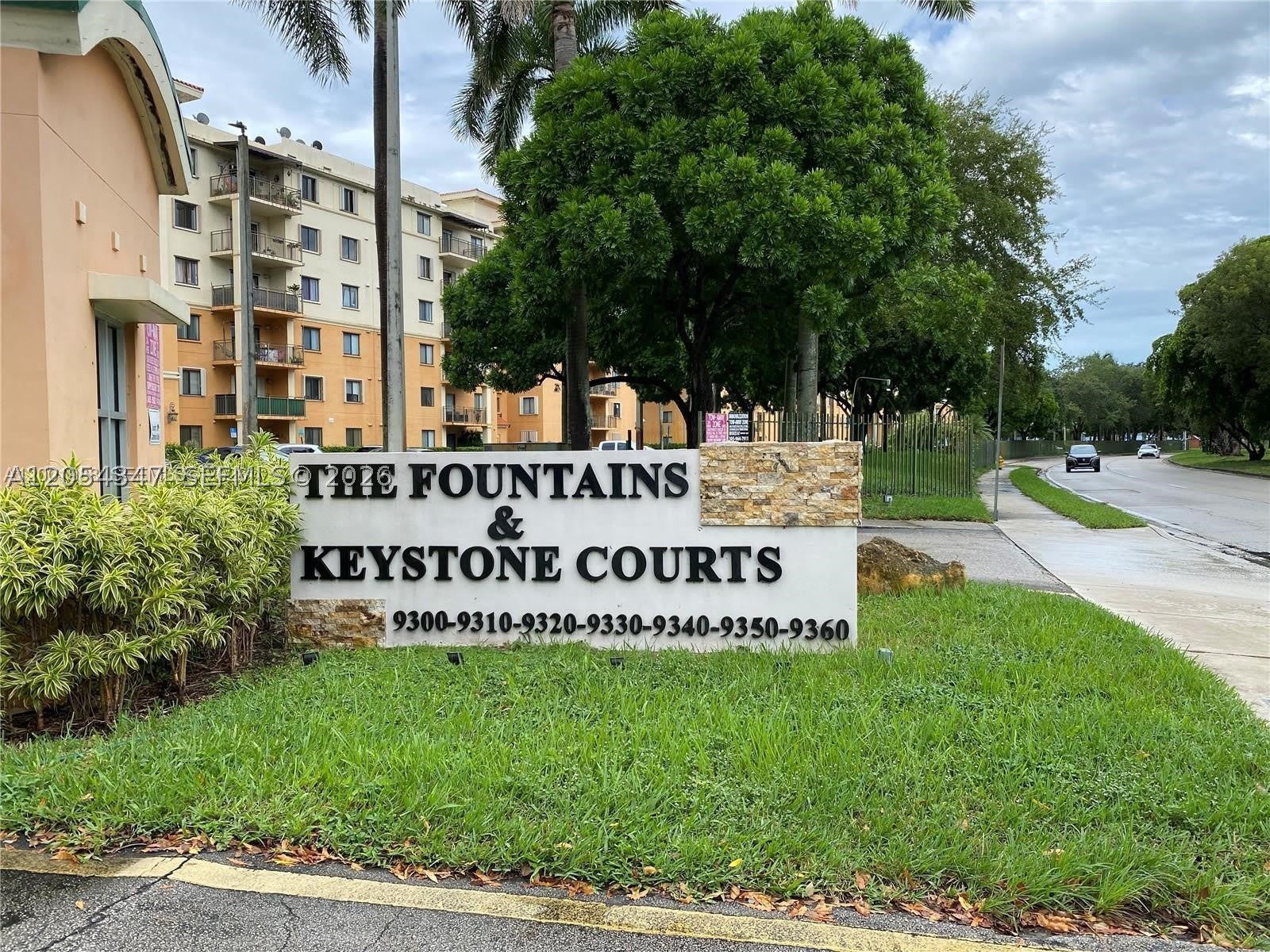 9320 Fontainebleau Blvd – photo 1