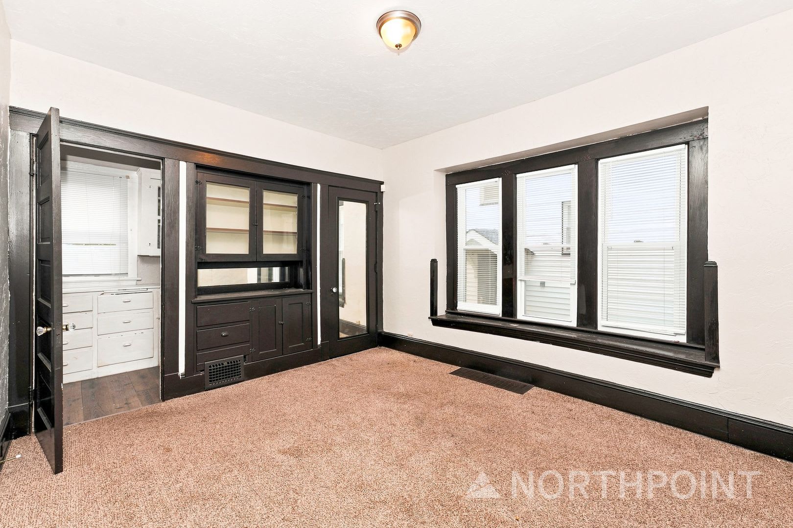 Single Family- 4 bedrooms- large front porch – photo 4