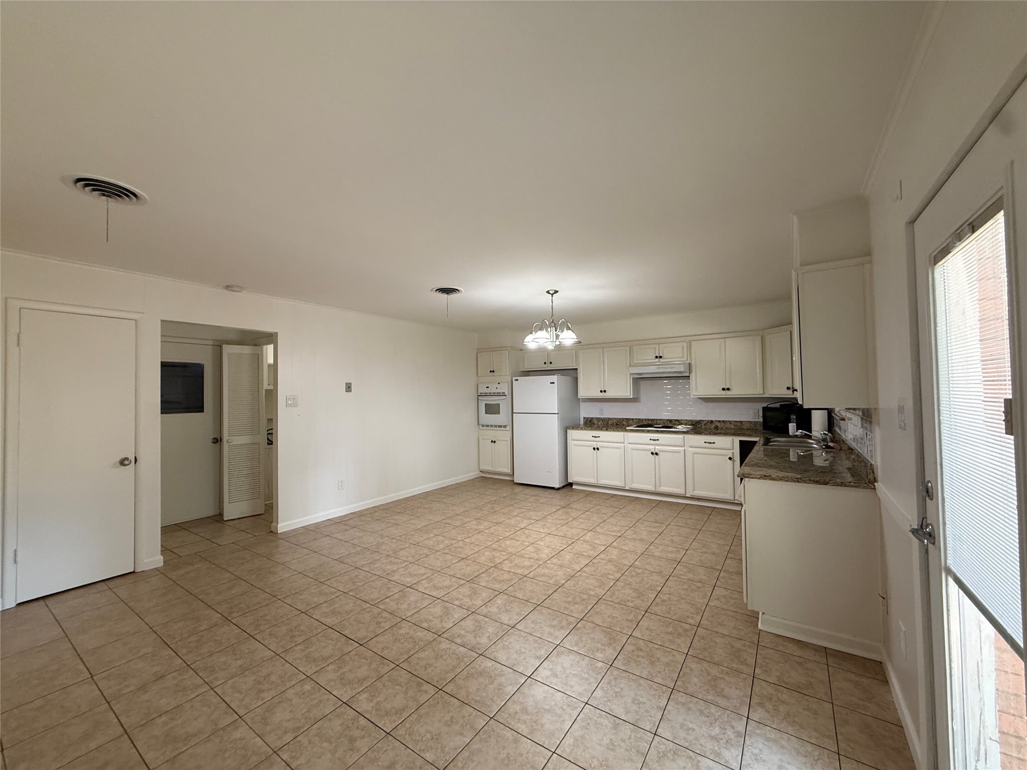 1915 Fairfax Drive – photo 5