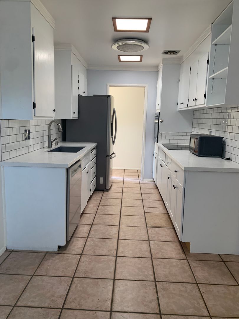 Updated 3-Bedroom Home Near Chestnut Park-$800 Off First Month's Rent – photo 3