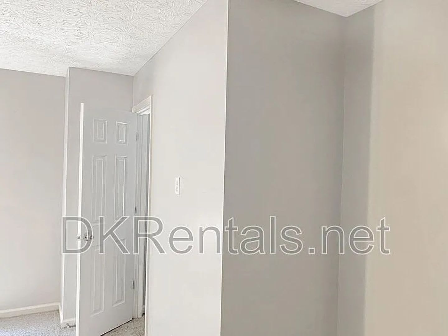 Room in 3 Bedroom Home at Stone Gate Way – photo 5