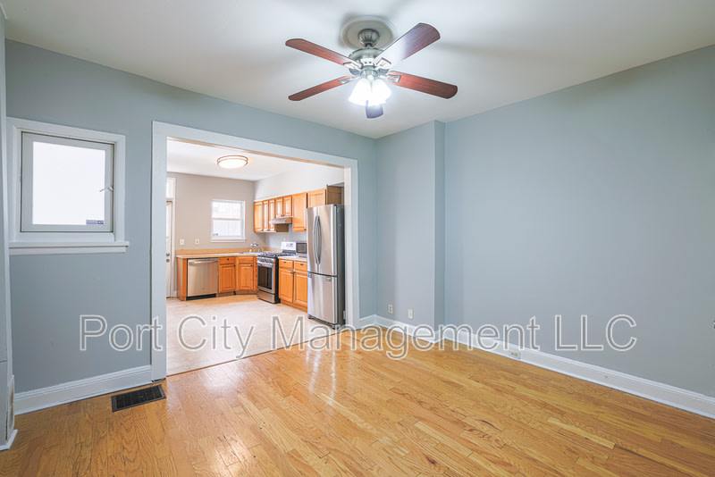 1007 Baylis Street – photo 4