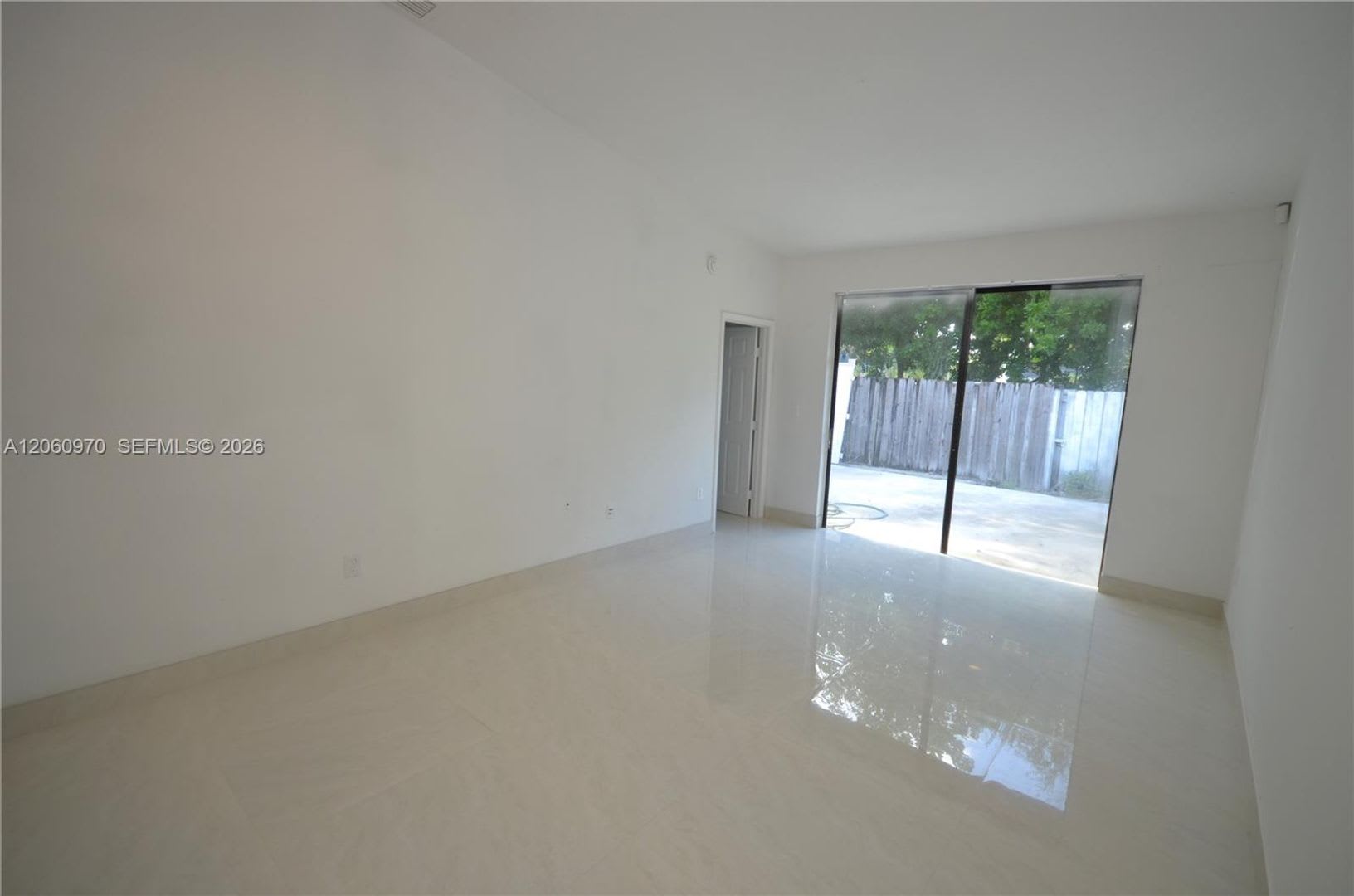 18954 NW 67th Place 18954, Hialeah, FL 33015 – photo 3