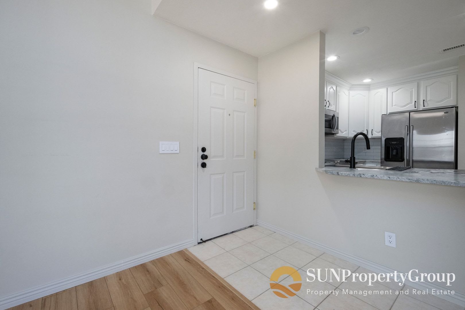 Luxury Condo In Desirable Salt Lake Community – photo 2