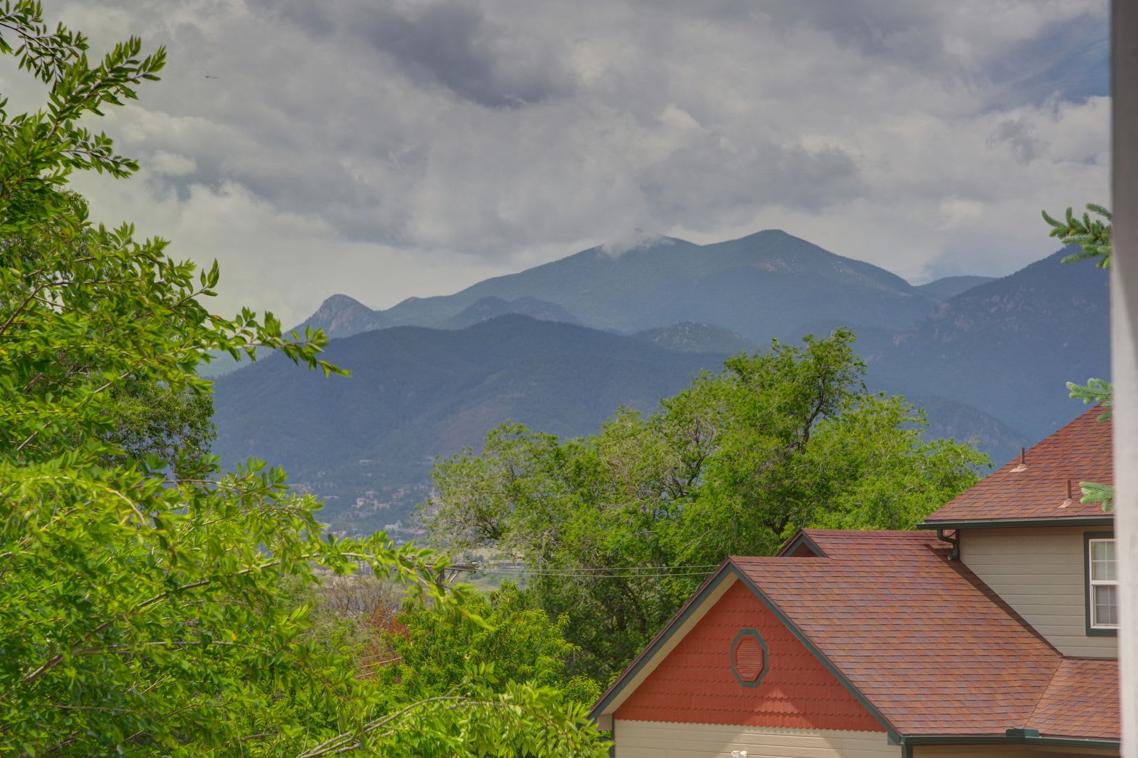 Westside Gem With Mountain Views Hardwood Floors Ac – photo 4