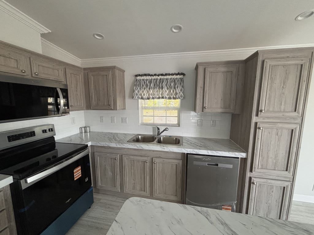 485 Zuider Zee Blvd – photo 2