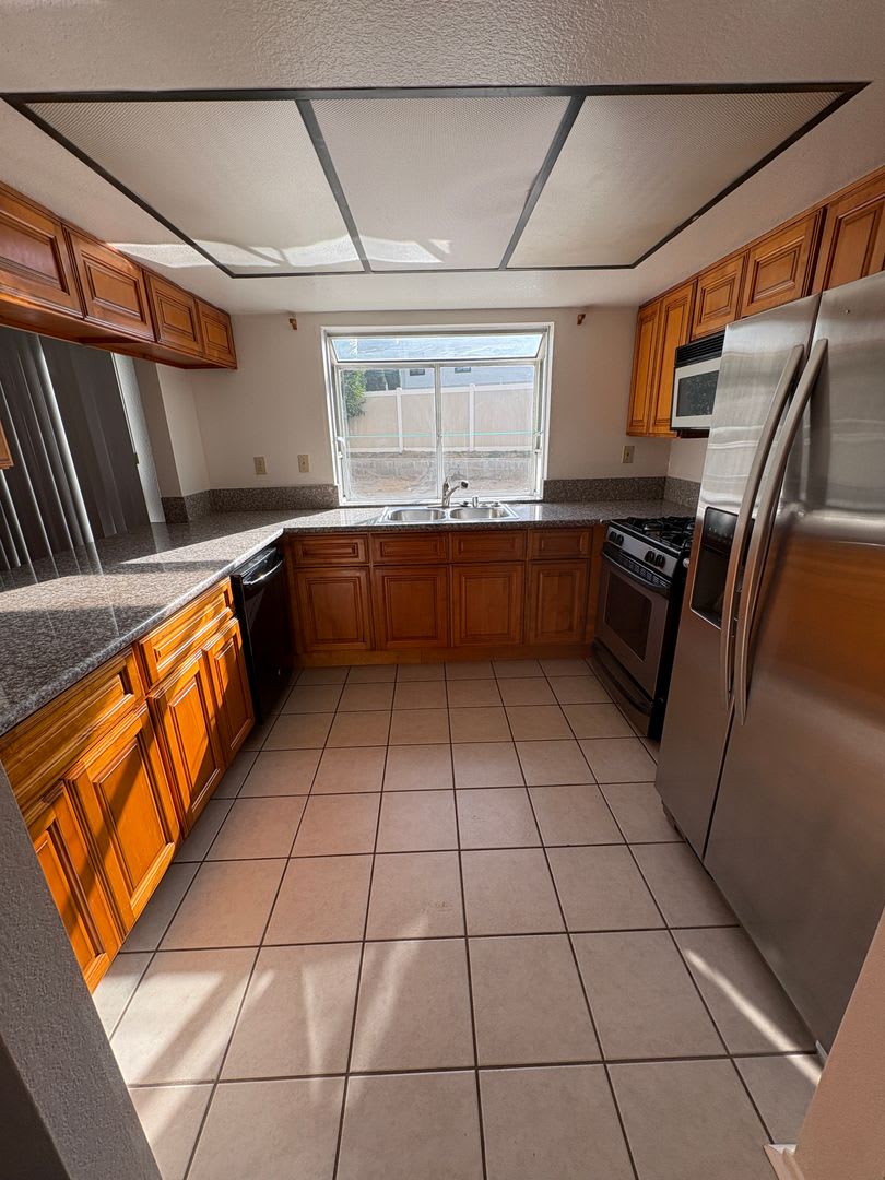 Charming 4-Bedroom Redlands Home with Low-Maintenance Yard – photo 2