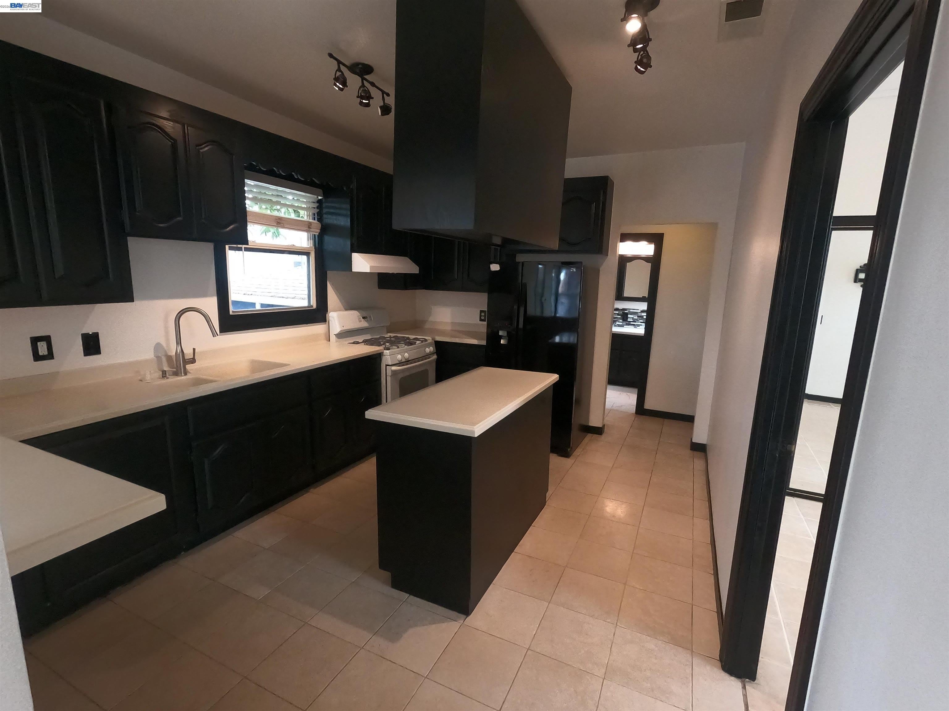 692 45Th St – photo 5