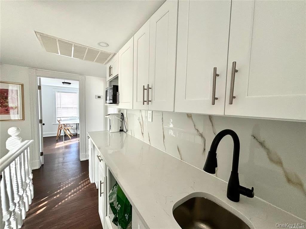 1433 Old Northern Boulevard – photo 5