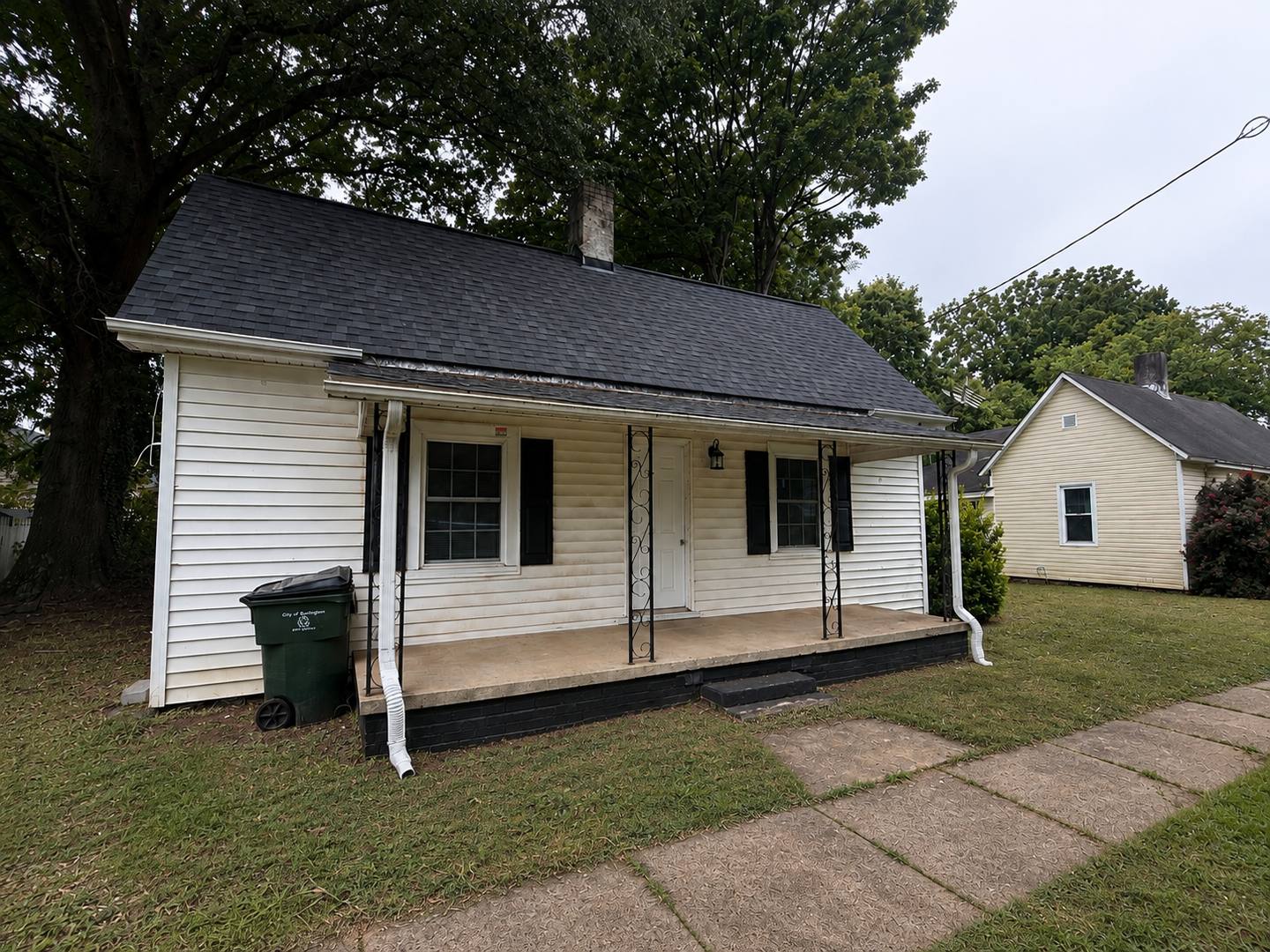 One Bedroom, One Bath House in Burlington – photo 1