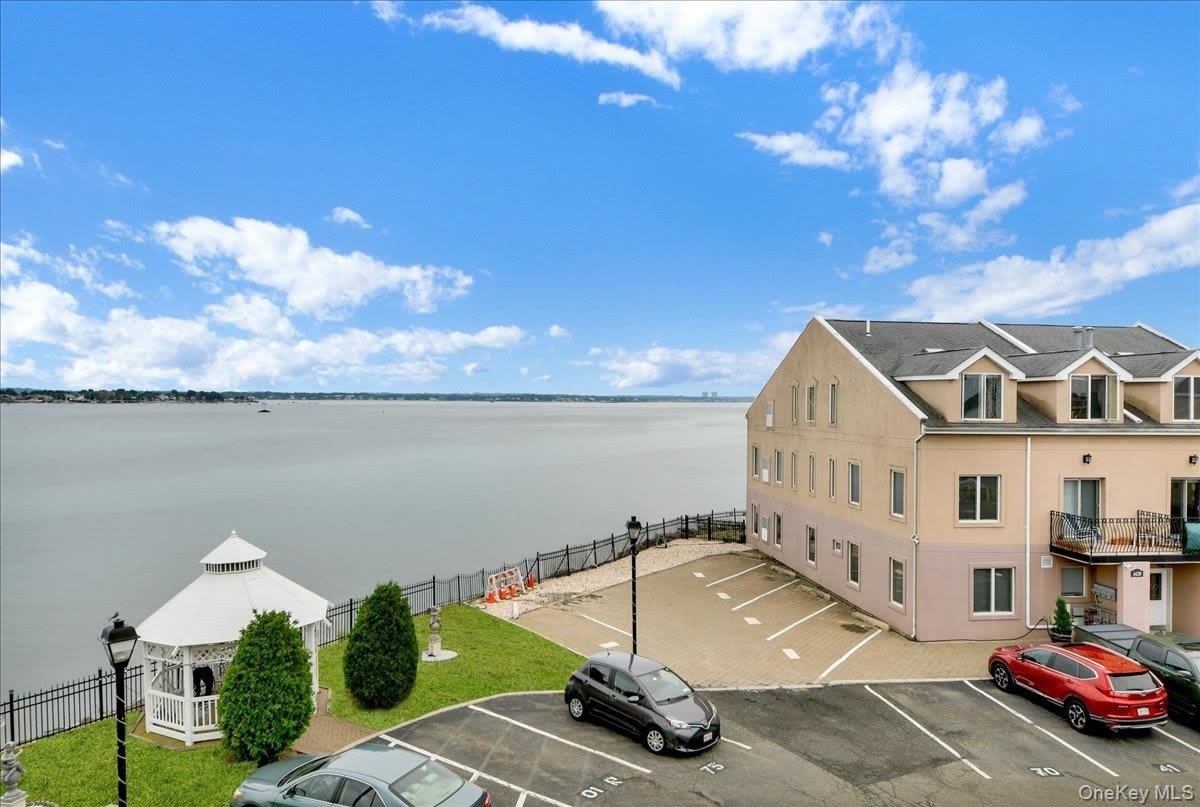 1424 Outlook Avenue – photo 4