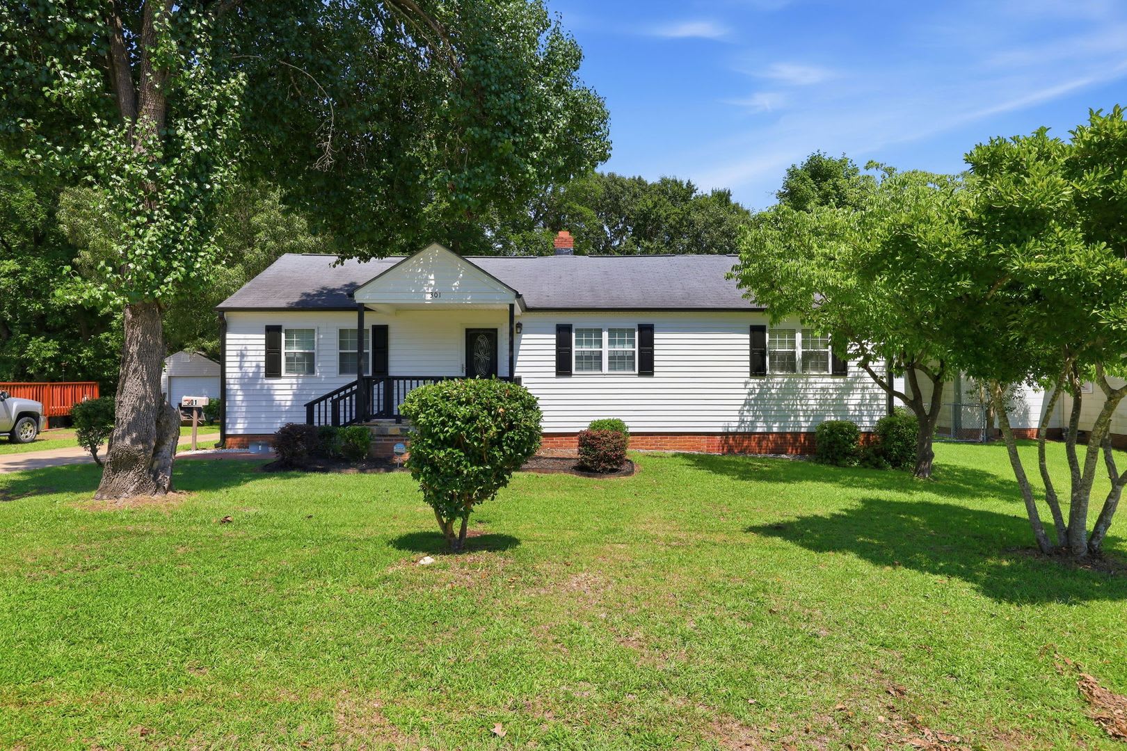 Modern Updates in this Classic 3bedroom/2 Bath Home in Erwin – photo 1